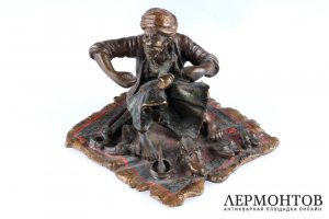 Скульптура Араб сапожник. Австрия, Вена, конец 19 в. Бронза, литье, крашение.