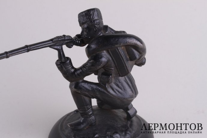 Скульптура. Стрелок с колена. Чугун. Касли. Российская империя. 1900 г.