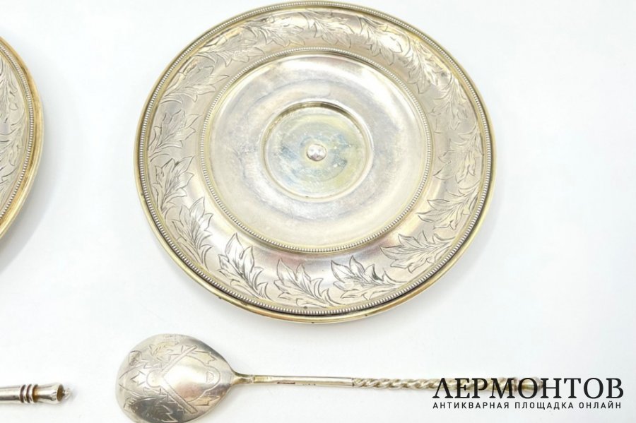 Чайные пары с цветочным декором и ложками. Россия, Москва, нач. 20 в. Серебро 84 пр.