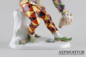 Статуэтка Арлекин.  Германия, мануфактура Meissen, авт. J Kandler, нач. 20 в. Фарфор.