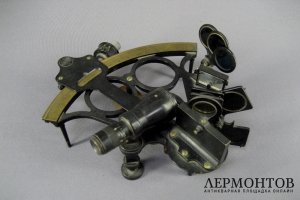 Секстант. Бронза, дерево. Голландия, начало ХХ века. 