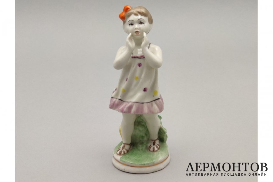 Статуэтка Потерялась, Ау. Фарфор, роспись. СССР, Полонне ЗХК, 1956-1972.