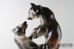 Играющие медвежата. Фарфор, аэрография, роспись. Чехословакия, до 1930-60е гг.