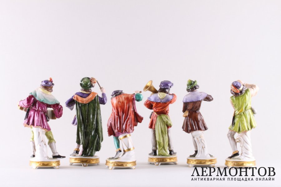 Серия статуэток Орекстр в стиле фарфора Каподимонте. Роспись. Германия, 1950-70е