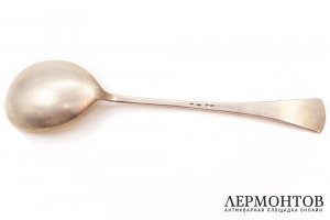 Сервировочная ложка лаконичной формы. Австрия, Вена, начало 20 в. Серебро 800 пробы.