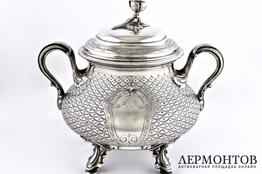 Сахарница в технике гильоше. Debain et Flamant. Серебро 950 пробы. Франция, н. XX в.
