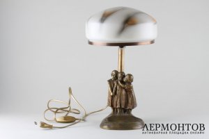 Лампа в стиле модерн с фигурами троих детей. Австрия, Вена, автор модели П. Терещук.