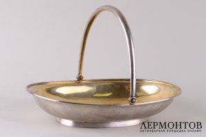 Сухарница лаконичной формы с ручкой. Россия, Москва, 1881 г. Серебро 84.