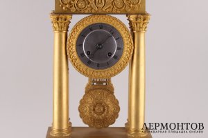 Часы в виде портика в стиле Ампир. Франция, Париж, 1 половина 19 в. Бронза, литье.