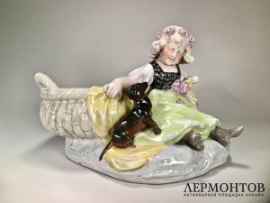 Статуэтка-ваза «Девочка и такса». Bernard Bloch, Австрия, конец XIX века
