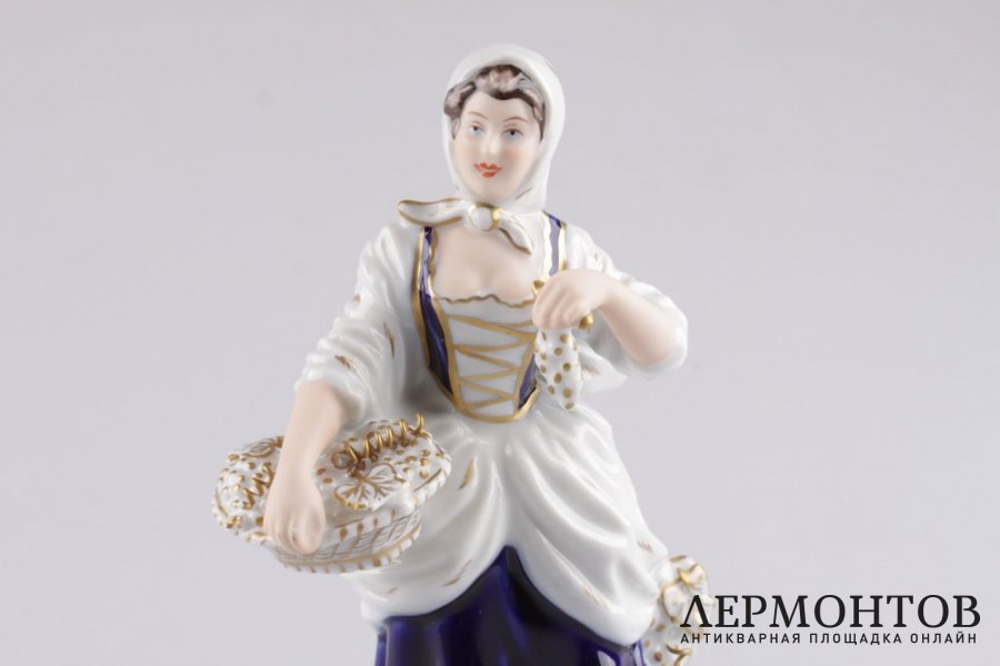 Статуэтка. Сборщица винограда. Фарфор, роспись. Royal Dux Bohemia, XX век.
