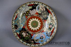Декоративное блюдо. Металл, эмаль. Китай, рубеж XIX-ХХ веков.