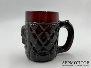 Кружка аметистовое стекло с маскароном. Португалия, 1 пол. 20 века.