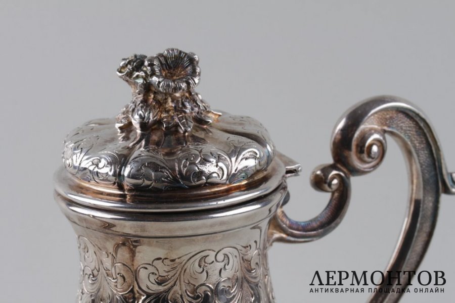 Кофейник в классическом стиле. Серебро 800. Италия, XX век.