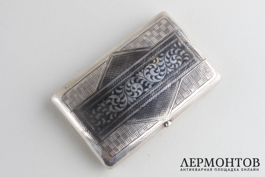 Портсигар, узор лыко. Серебро 84 пробы, чернь. Российская империя, 1899-1908.
