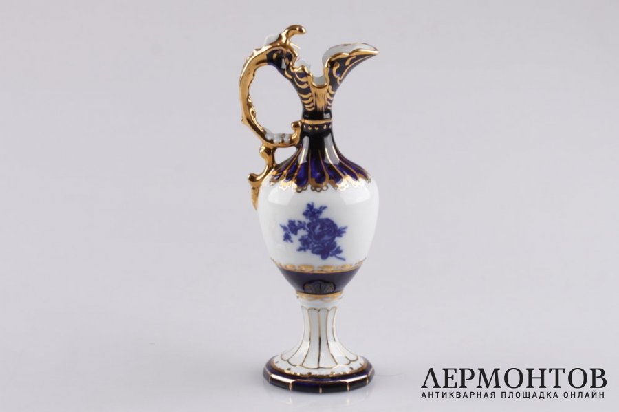 Статуэтка. Амфора с одной ручкой. Фарфор, роспись. Royal Dux Bohemia, XX век.