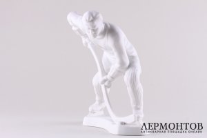 Статуэтка Хоккеист. Royal Dux. Бисквит. 1990-е гг.