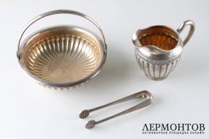 Чайный набор в родной коробке. Молочник, сахарница, щипцы. Россия, мастер СП, 84 пр.