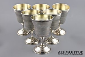 Набор больших бокалов в технике гильоше. Серебро 800 пробы, золочение. 1900-е гг.