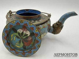 Чайник с цветочной композицией. Китай, 19 век. Металл, эмаль клуазоне.