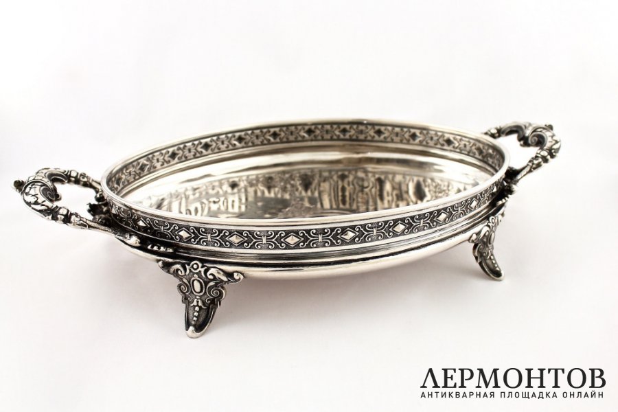 Сухарница в стиле ренессанс. Серебро 800 пробы. Германия, XIX в.