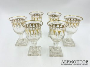 Графин и рюмки. Россия, Императорский стеклянный завод, 19 век. Стекло, роспись.