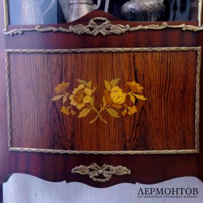 Витрина. Дерево, маркетри. Начало XX в. Европа