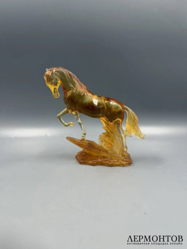 Скульптура «Вздыбленный конь». Цветной хрусталь, Cristal de Paris, Франция