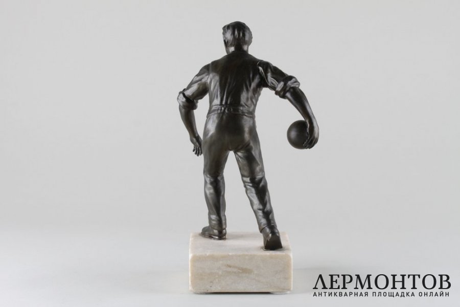 Статуэтка Боулингист. Зап. Европа, 1930-1940-е гг. Металл, патинирование. Камень.