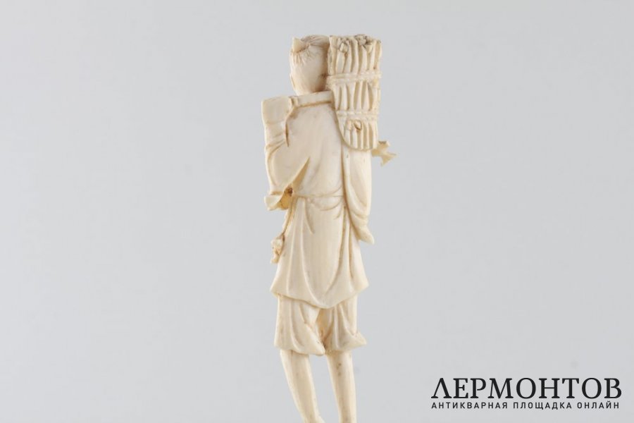 Статуэтка. Дровосек. Слоновая кость. Китай. XIX-XX  вв.