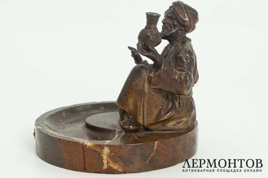 Статуэтка Араб Продавец масла. Франция, 1930-е гг. Шпиатр. Мрамор.