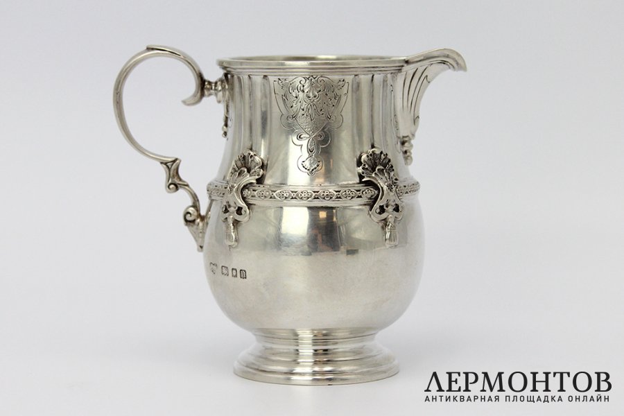 Молочник в стиле историзм. Серебро. Англия, Wilson and Gill, 1928.