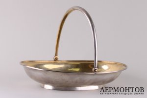 Сухарница лаконичной формы с ручкой. Россия, Москва, 1881 г. Серебро 84.