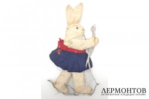Елочная ватная игрушка Заяц на лыжах. СССР, конец 1930-х-1940-е гг.