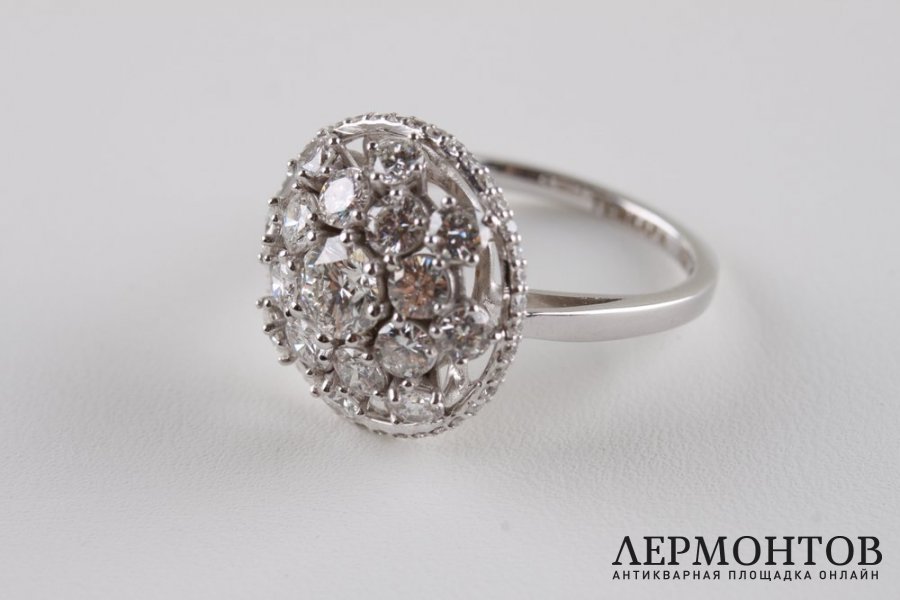 Кольцо круглой формы. Вставка - бриллианты 2,45 ct. Золото 750 пробы.