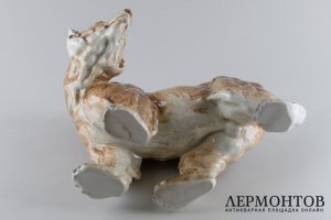Статуэтка. Бурый медведь. Фарфор. Royal Dux, Чехословакия. c. 1959 год.
