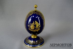 Емкость для хранения духов. Фарфор. Франция, Лимож, ХХ век. Высота 13 см.