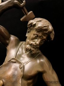 Скульптура Кузнец Работа победит все. Франция, Picault, 19 век. Бронза, патинирование
