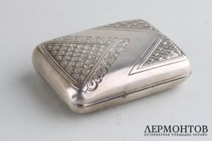 Таблетница в русском стиле, узор лыко. Серебро 84 пробы. Российская империя, 1880-90е