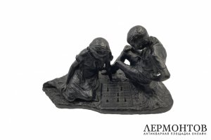 Скульптура Пионеры. Игра в шахматы. СССР, Каслинский завод, 1930-1950-е гг. Чугун.