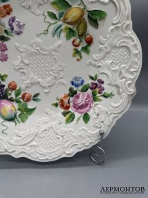 Блюдо с цветочными букетами и рельефом. Фарфор, роспись, Meissen, Германия, 19 век