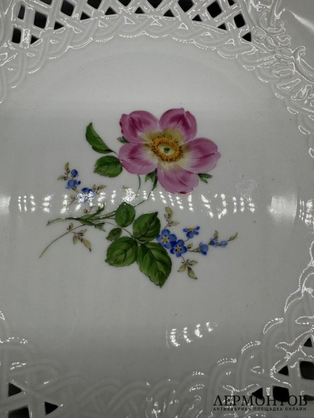 Блюдо с прорезным декором и цветами. Фарфор, роспись, Meissen, Германия, 20 век
