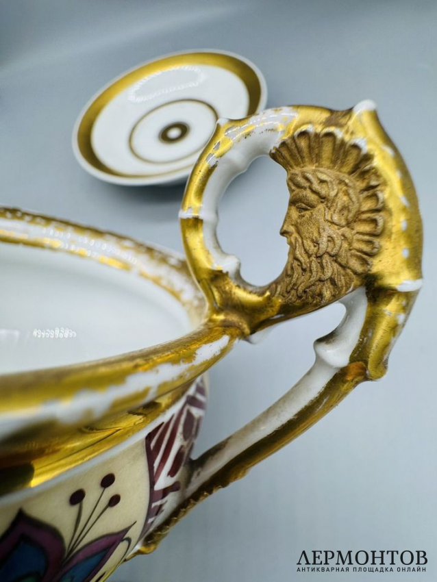 Чайная пара в стиле ампир с маскароном. Фарфор, роспись, золочение, предположительно Россия, конец 19 века