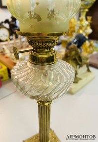 Керосиновая лампа с зелёным плафоном. Латунь, стекло, Kosmos Brenner, 1930–1940-е