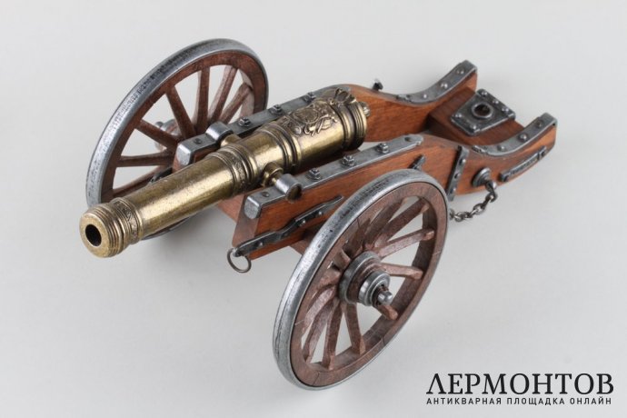 Декоративная модель пушки. Франция, середина 20 века. Бронза, литье. Дерево.