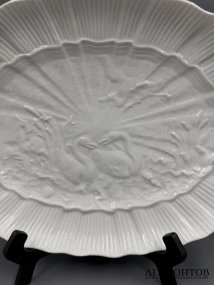 Овальное блюдо из «Лебединого сервиза», 30 × 22 см. Фарфор, Meissen, Германия