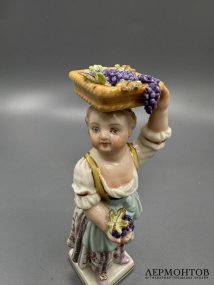 Статуэтка «Девушка с виноградом и корзиной на голове». Фарфор, роспись, Meissen, Германия, начало 20 века