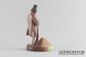 Статуэтка Дворник. Россия, частный завод Попова, 19 в. Бисквит, роспись.