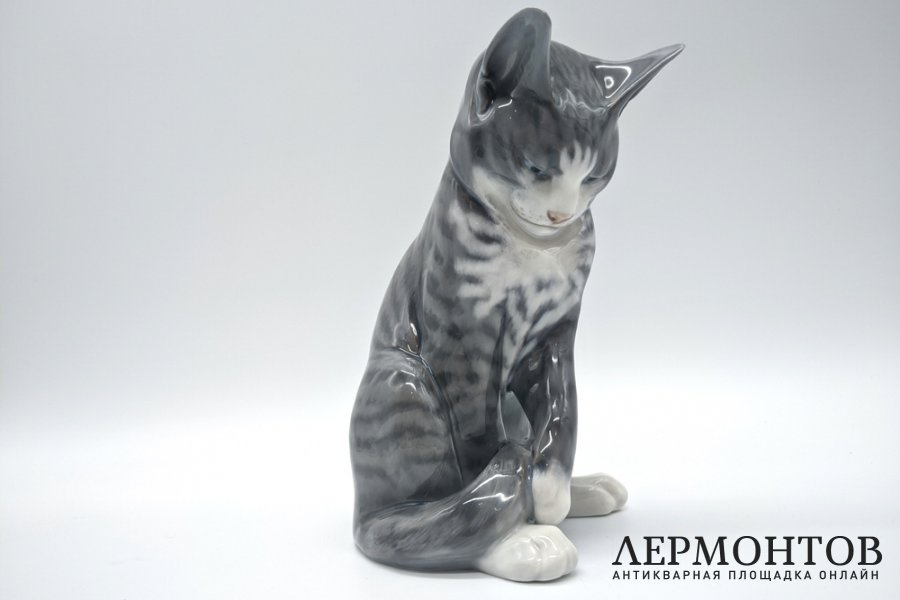Статуэтка Котенок, играющий с хвостом. Роспись. Дания, Royal Copenhagen, 1970е гг.
