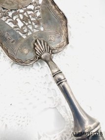 Сервировочная лопатка для рыбы. Серебро 84 пробы, А. Астраханцев, Россия, 1831 год